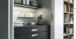 csm_next125_NX800_K119_Detail_Einschubtuerenschrank_c57a184e37